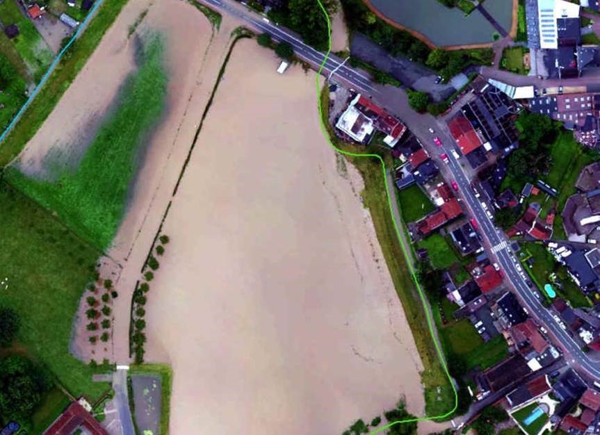 De huizen achter de dijk in het centrum van Herne blijven gespaard.